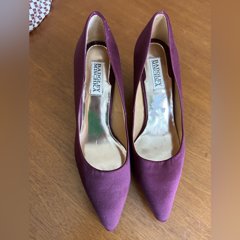 badgley mischka shoes burgundy satin sized 8m